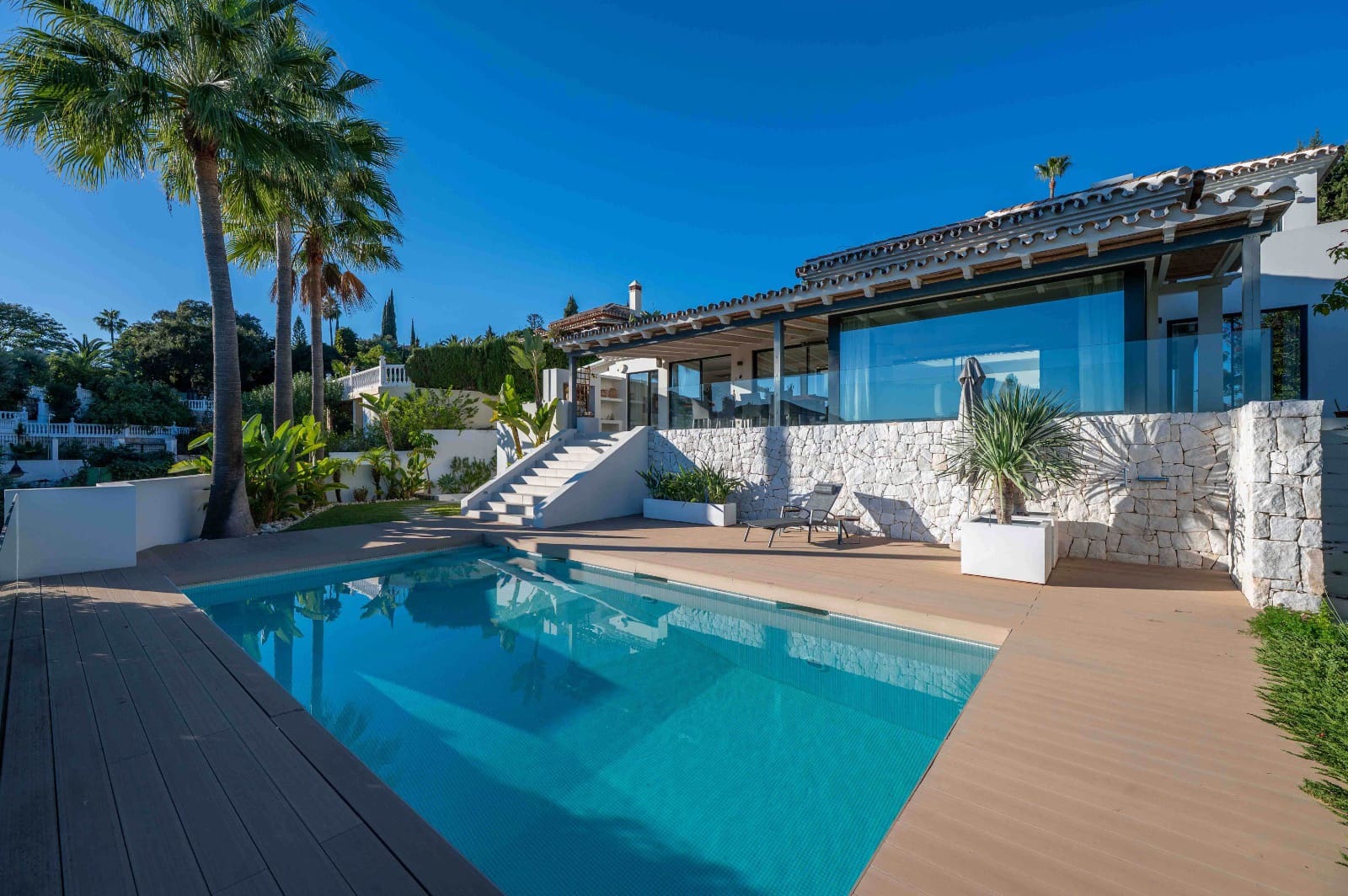 4 sypialnia Willa na sprzedaż w Elviria z basenem garażem - 2 390 000 € (Ref: 9438929)