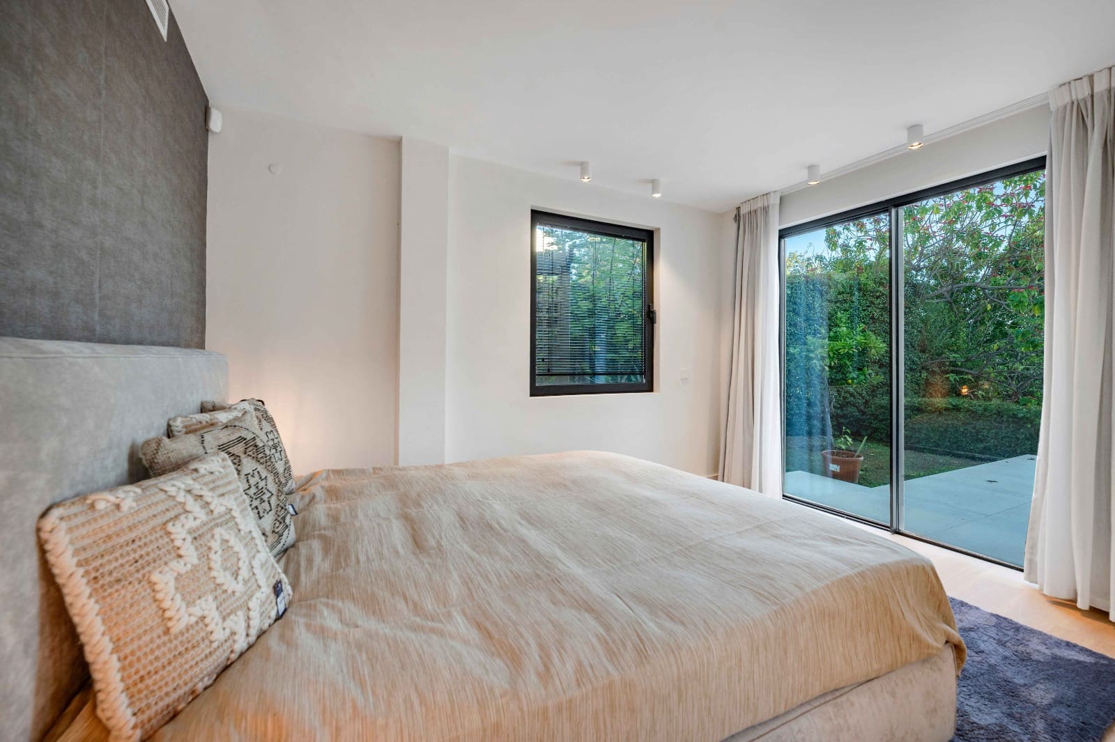 4 sypialnia Willa na sprzedaż w Elviria z basenem garażem - 2 390 000 € (Ref: 9438929)