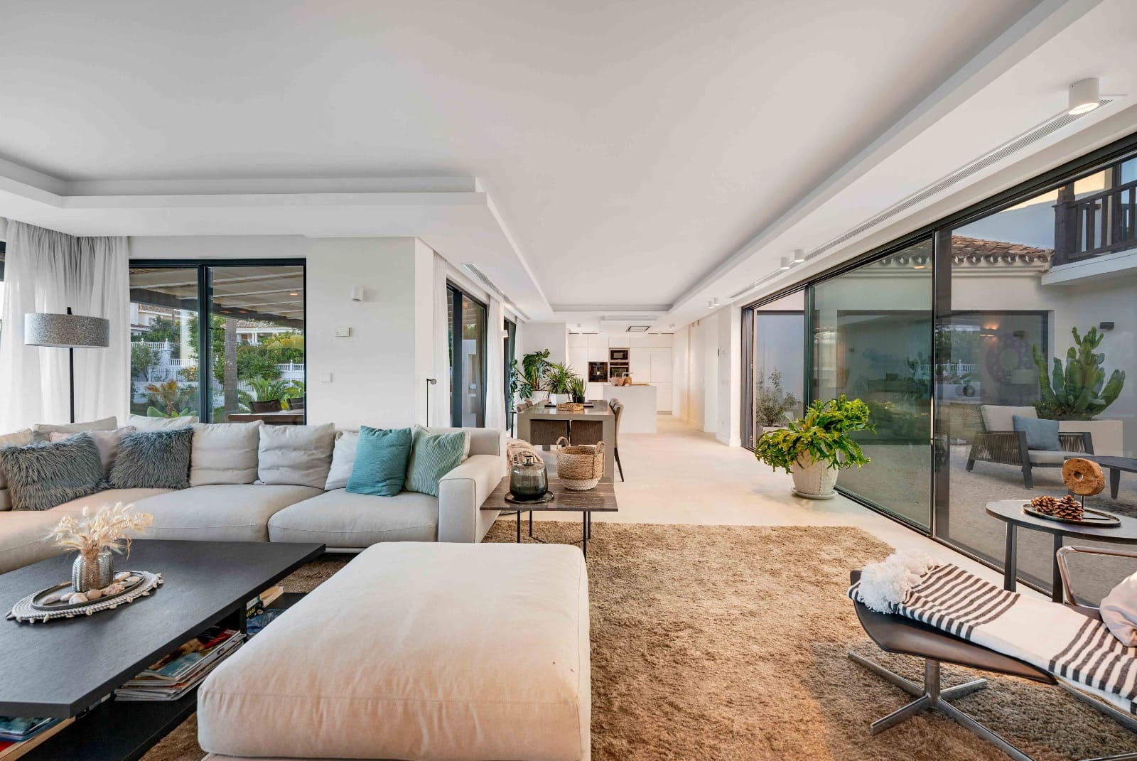 4 sypialnia Willa na sprzedaż w Elviria z basenem garażem - 2 390 000 € (Ref: 9438929)