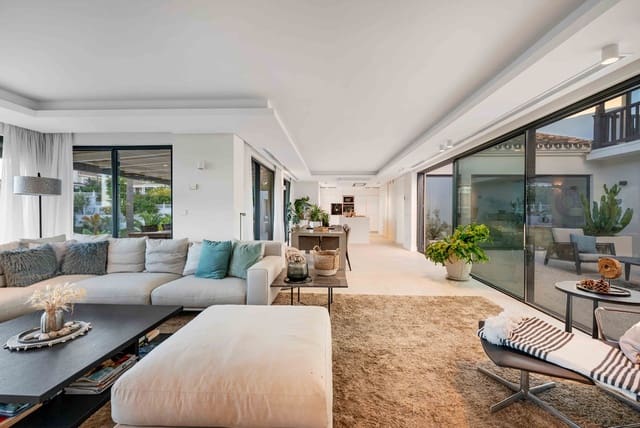 4 sypialnia Willa na sprzedaż w Elviria, Marbella z basenem garażem - 2 390 000 € (Ref: 9438929)