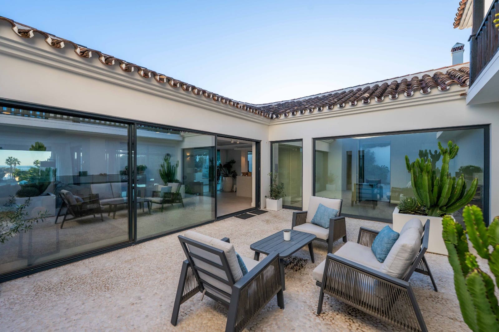 4 sypialnia Willa na sprzedaż w Elviria z basenem garażem - 2 390 000 € (Ref: 9438929)