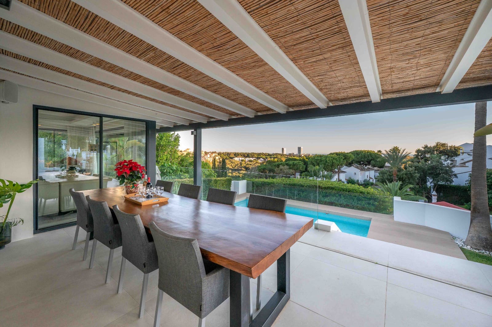 4 sypialnia Willa na sprzedaż w Elviria z basenem garażem - 2 390 000 € (Ref: 9438929)