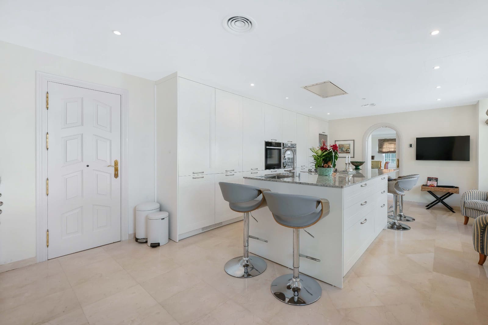 5 bedroom Villa for sale in Elviria with pool garage - € 2,750,000 (Ref: 9482244)