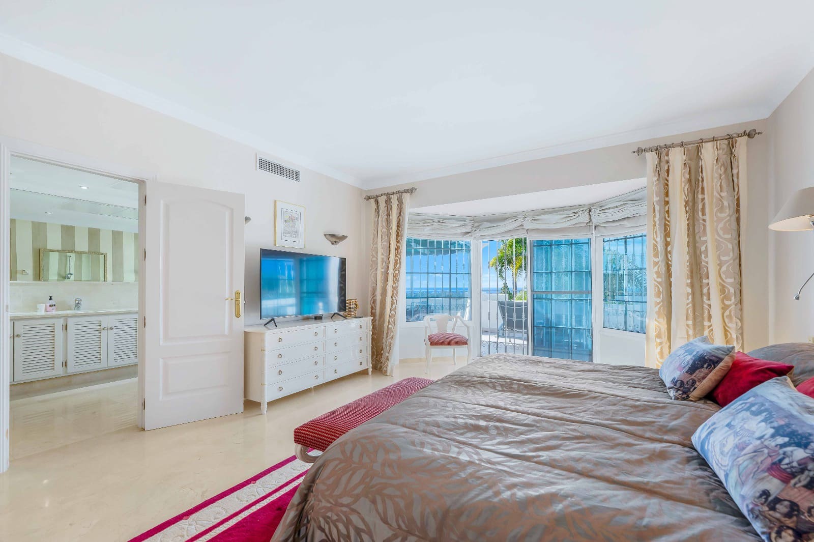 5 bedroom Villa for sale in Elviria with pool garage - € 2,750,000 (Ref: 9482244)