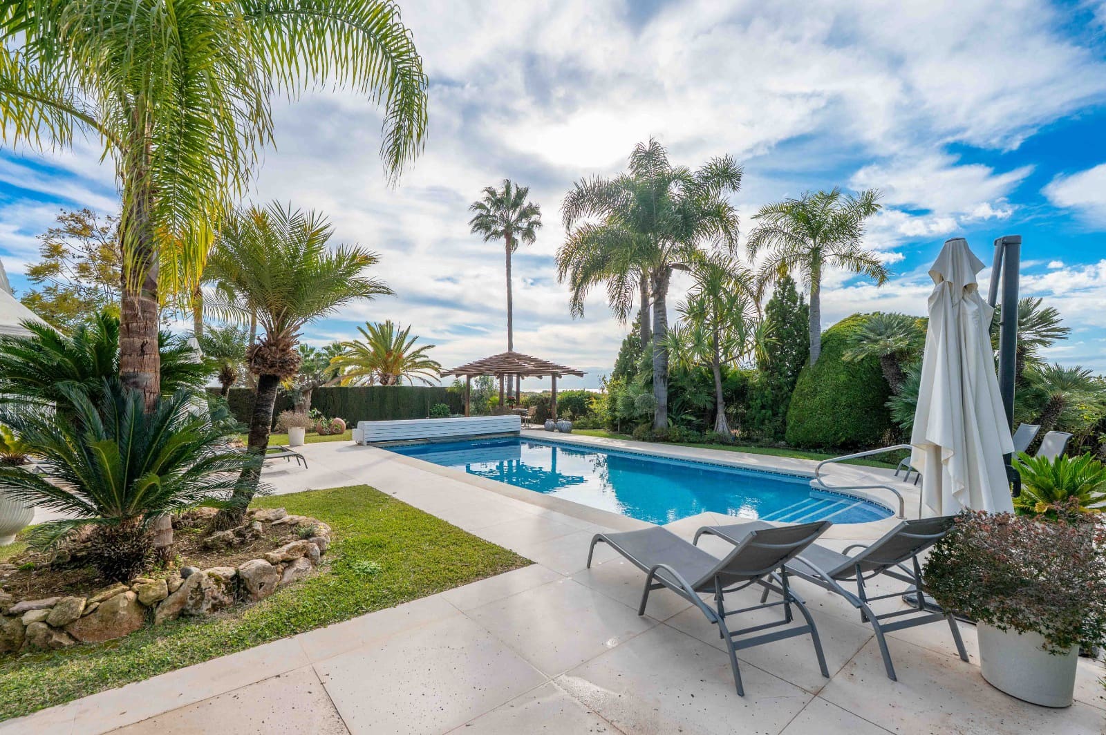 5 bedroom Villa for sale in Elviria with pool garage - € 2,750,000 (Ref: 9482244)