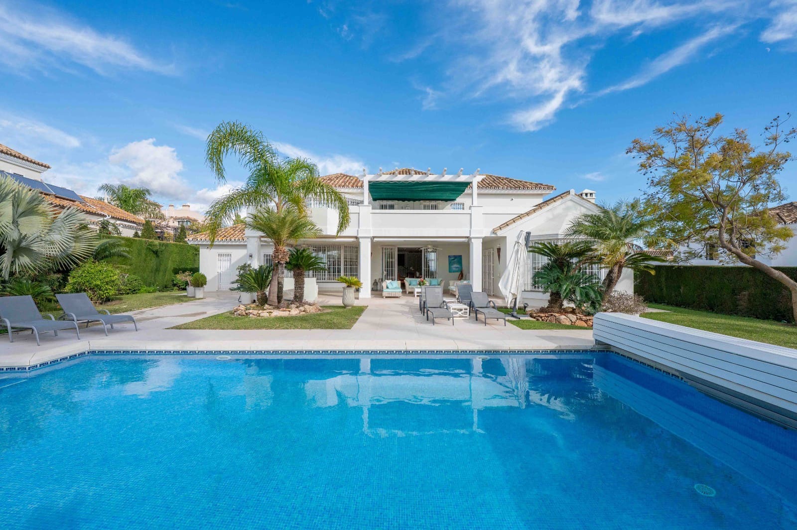 5 bedroom Villa for sale in Elviria with pool garage - € 2,750,000 (Ref: 9482244)