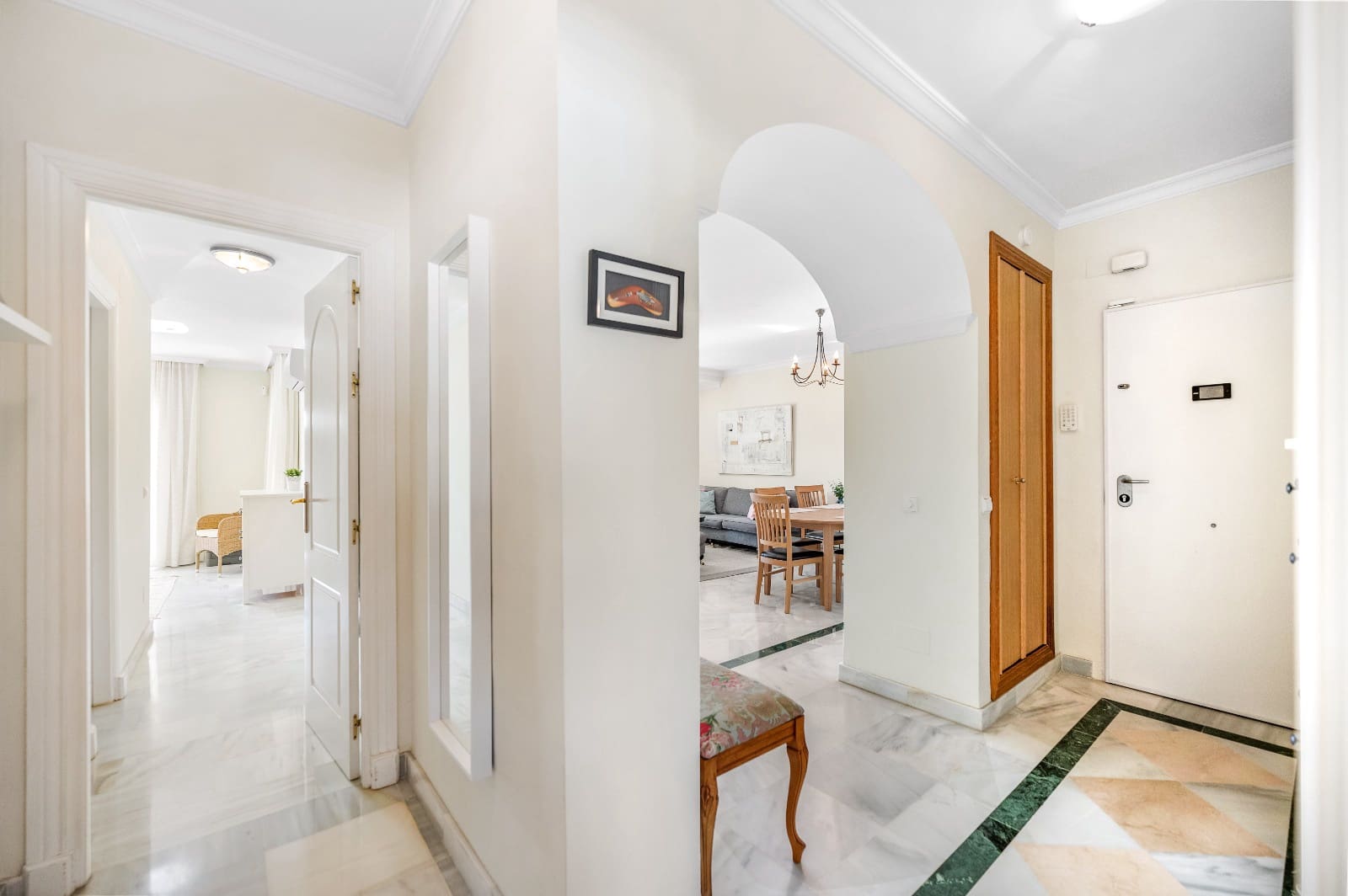 2 soveværelse Strandlejlighed til salg i Marbella med swimmingpool - € 850.000 (Ref: 9500595)