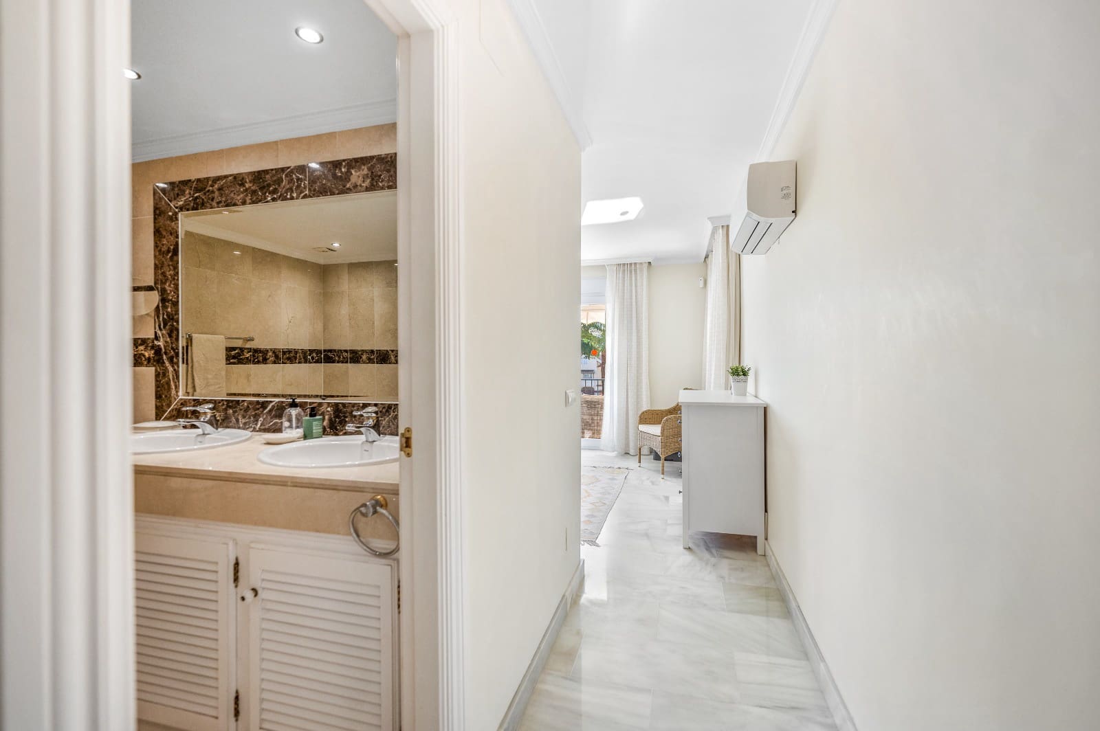 2 soveværelse Strandlejlighed til salg i Marbella med swimmingpool - € 850.000 (Ref: 9500595)