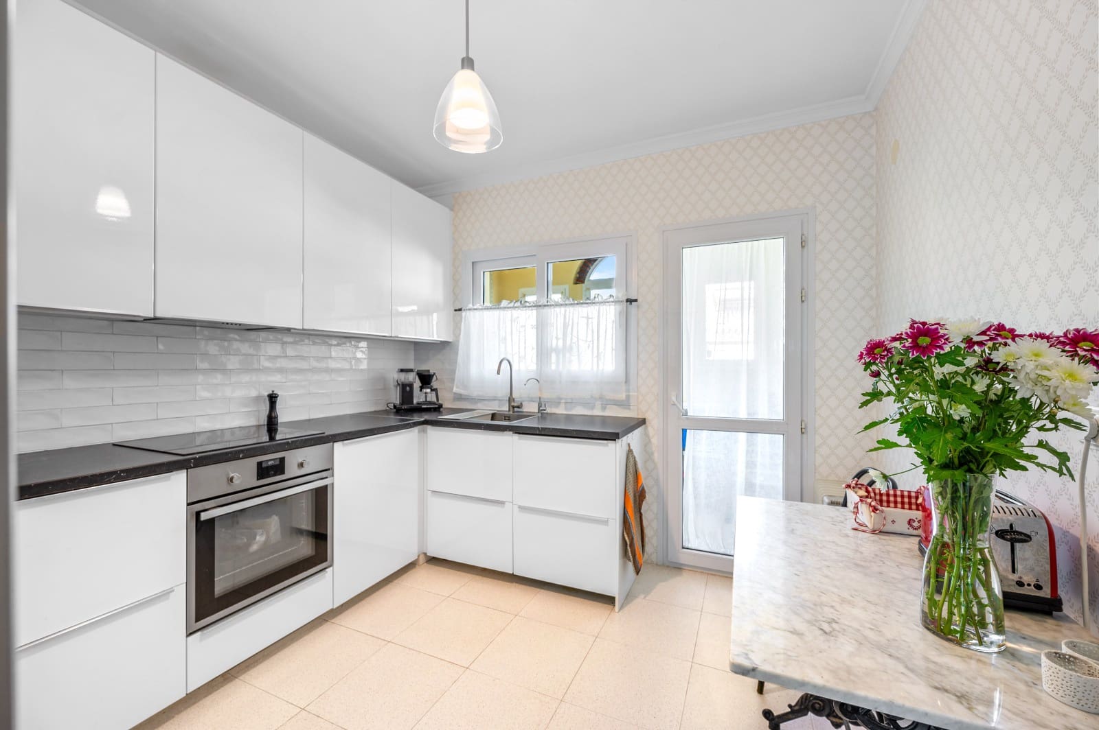 2 soveværelse Strandlejlighed til salg i Marbella med swimmingpool - € 850.000 (Ref: 9500595)