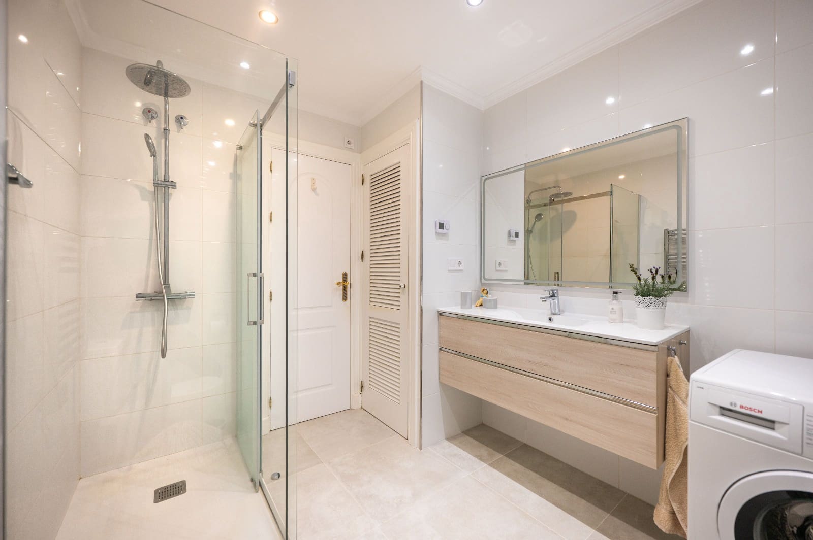 2 soveværelse Strandlejlighed til salg i Marbella med swimmingpool - € 850.000 (Ref: 9500595)