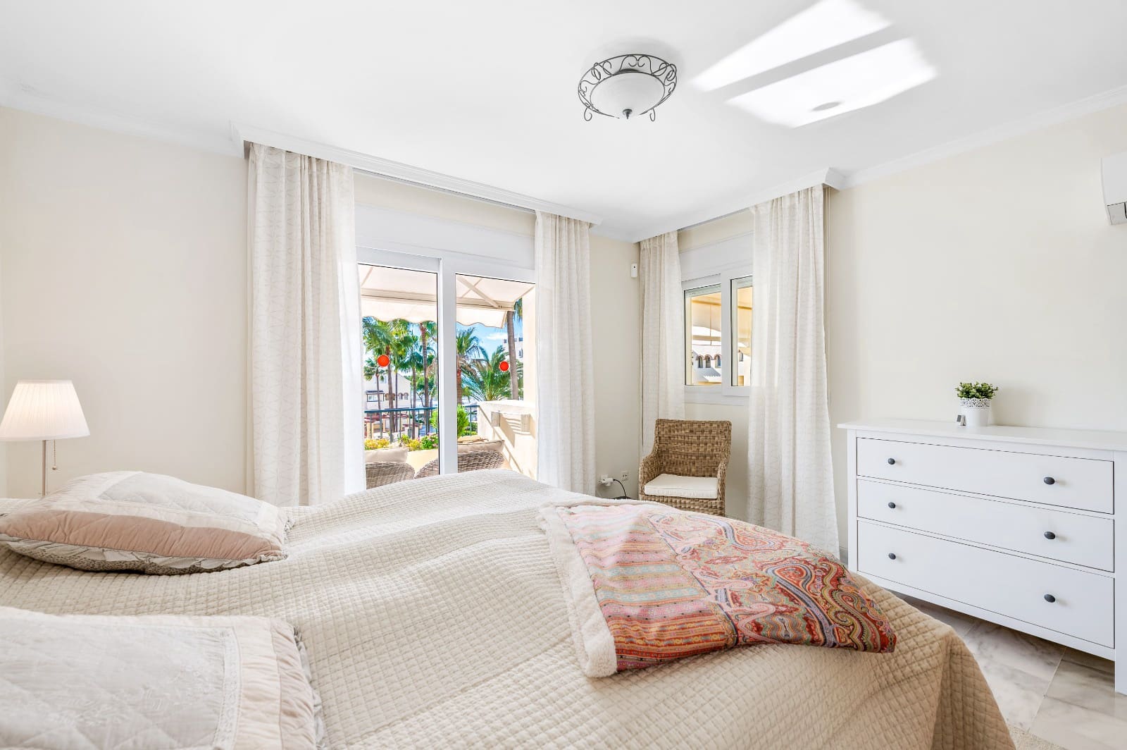 2 soveværelse Strandlejlighed til salg i Marbella med swimmingpool - € 850.000 (Ref: 9500595)