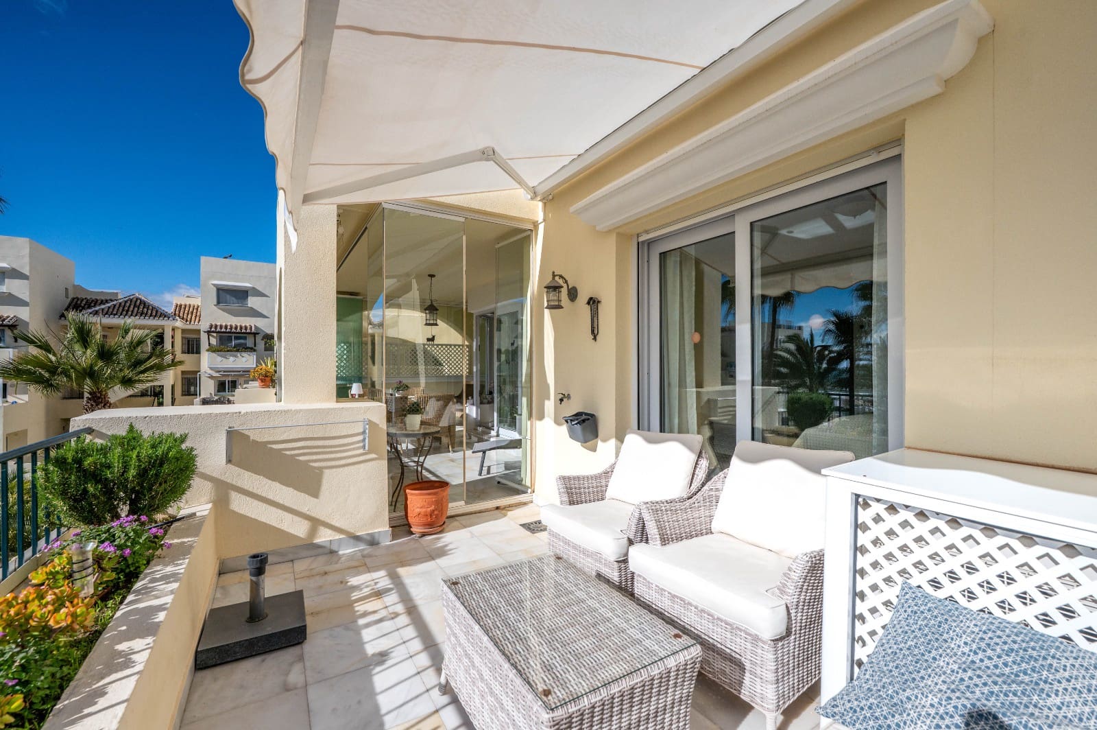 2 soveværelse Strandlejlighed til salg i Marbella med swimmingpool - € 850.000 (Ref: 9500595)