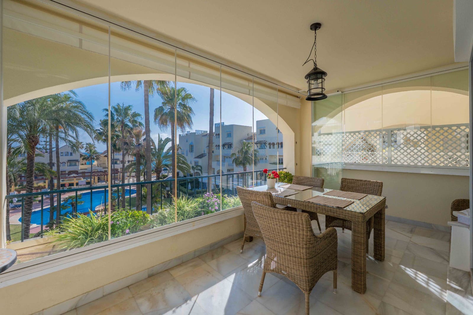 2 slaapkamer Strandappartement te koop in Elviria met zwembad - € 829.000 (Ref: 9500595)