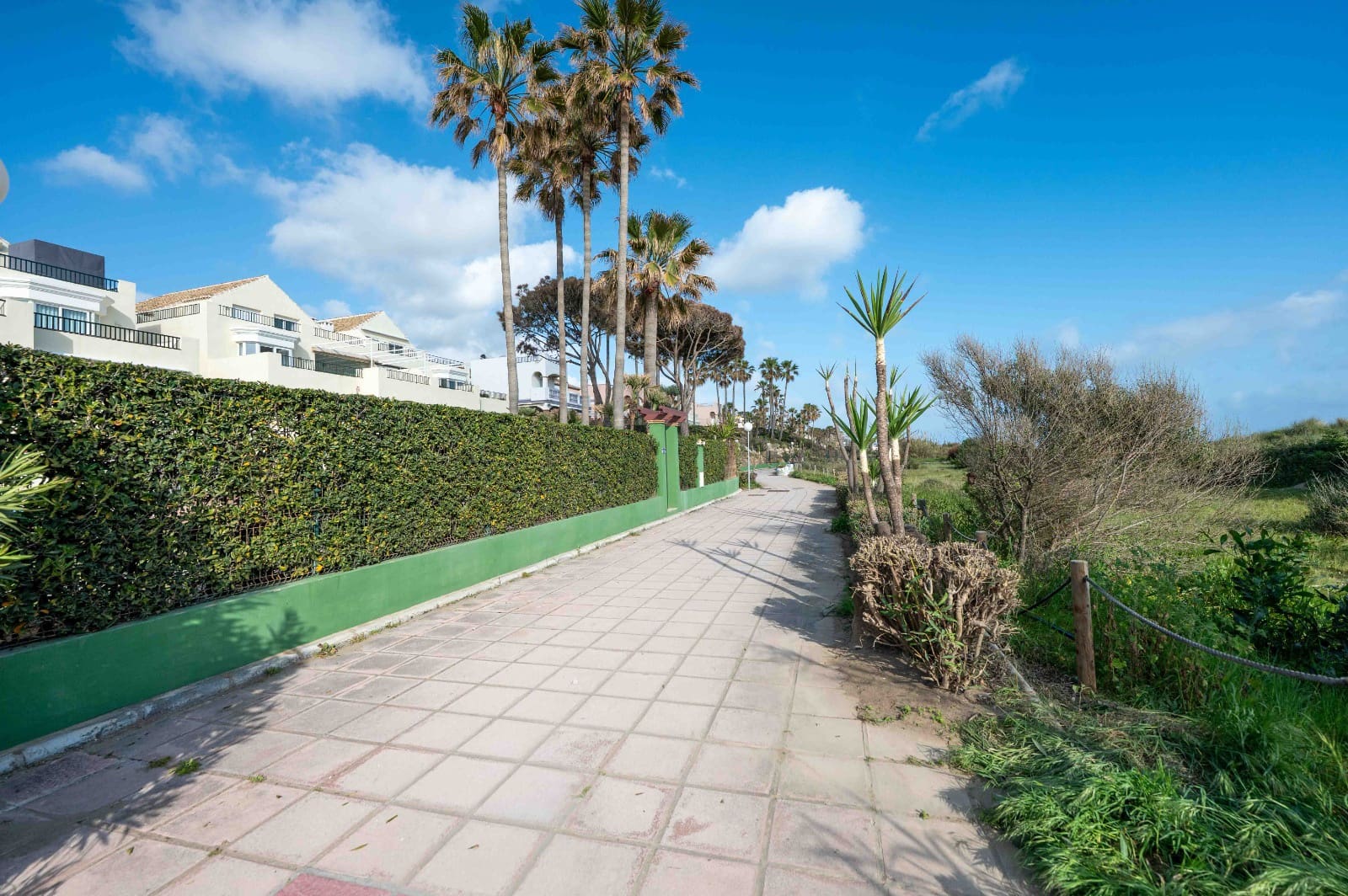 2 slaapkamer Strandappartement te koop in Elviria met zwembad - € 829.000 (Ref: 9500595)