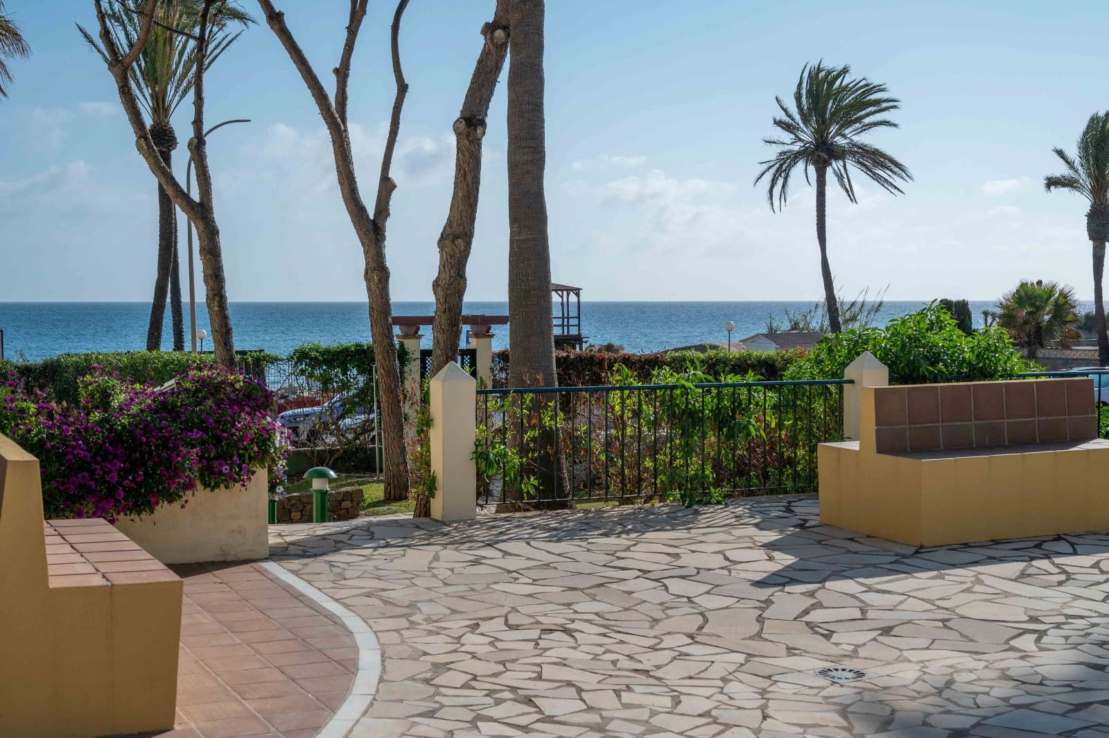 2 slaapkamer Strandappartement te koop in Elviria met zwembad - € 829.000 (Ref: 9500595)