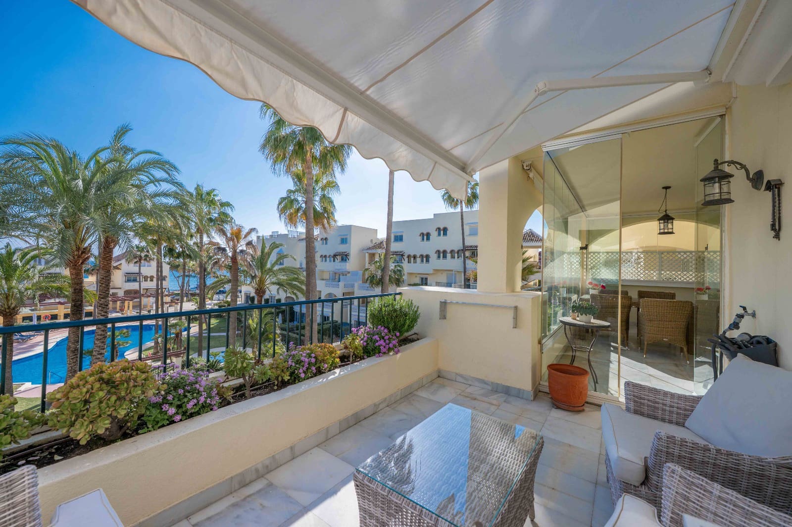 2 slaapkamer Strandappartement te koop in Elviria met zwembad - € 829.000 (Ref: 9500595)