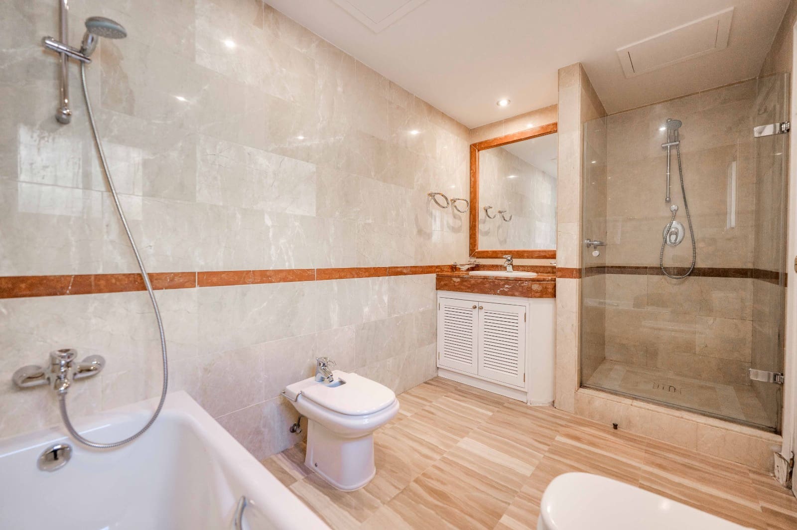 2 Zimmer Apartment zu verkaufen in Elviria mit Pool Garage - 695.000 € (Ref: 9696711)