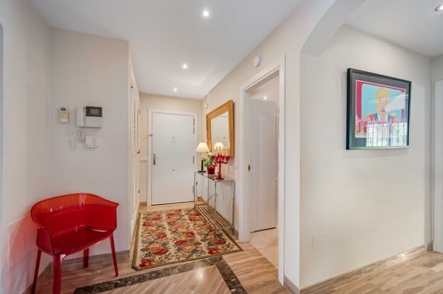 2 soveværelse Lejlighed til salg i Elviria, Marbella med swimmingpool garage - € 695.000 (Ref: 9696711)