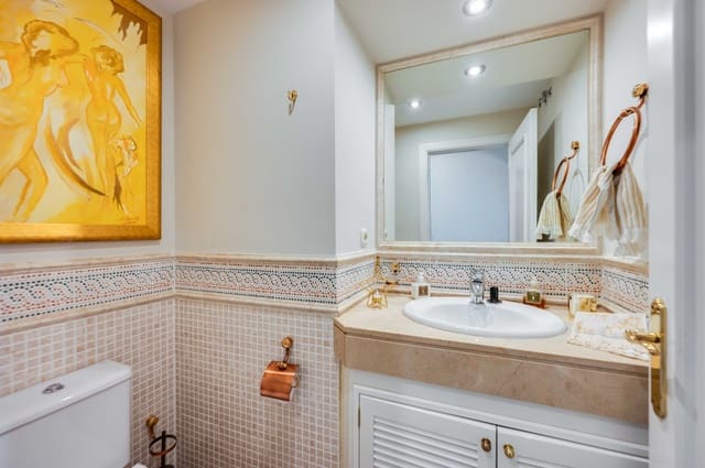 2 soveværelse Lejlighed til salg i Elviria, Marbella med swimmingpool garage - € 695.000 (Ref: 9696711)