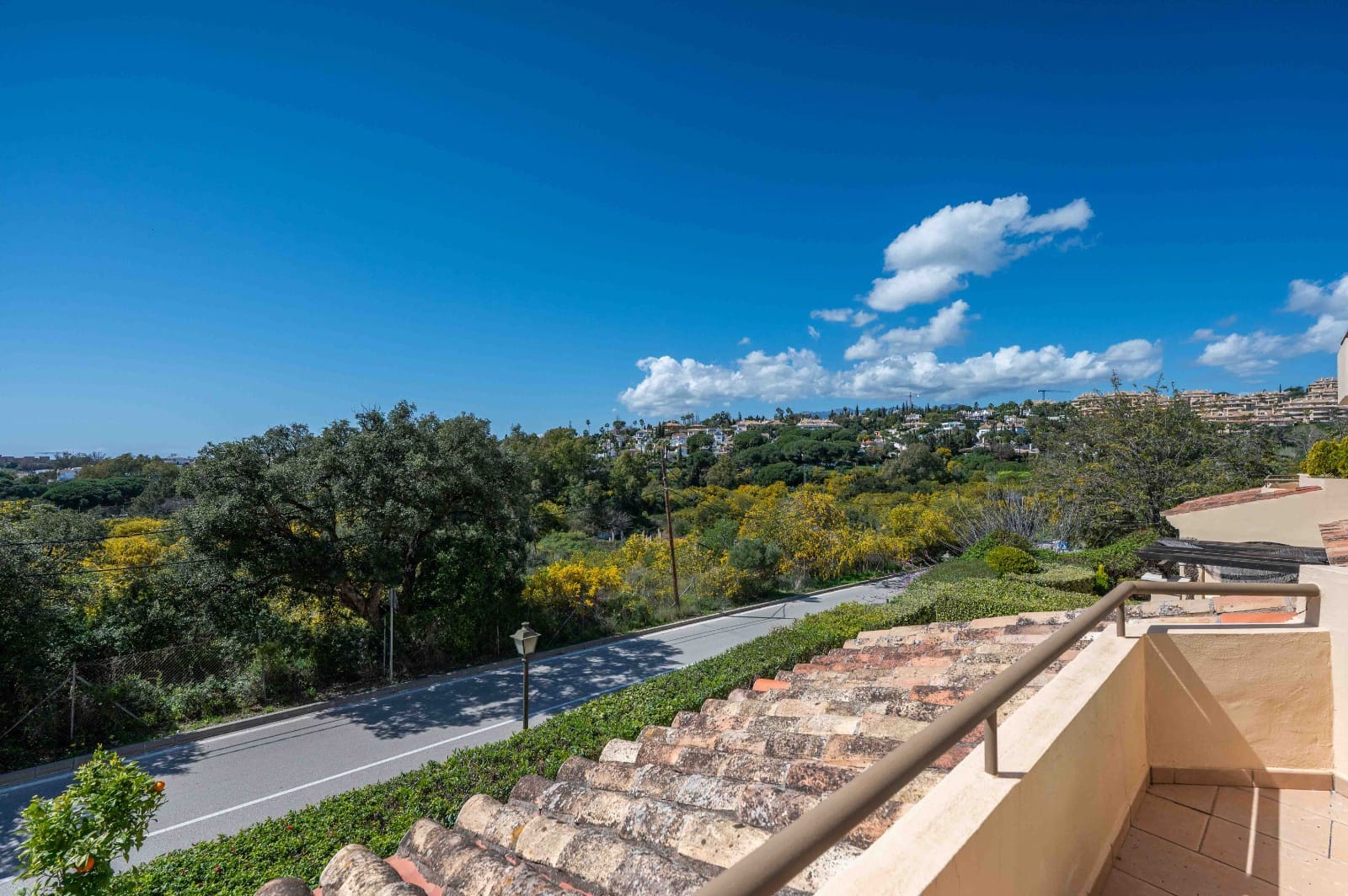 2 Zimmer Apartment zu verkaufen in Elviria mit Pool Garage - 695.000 € (Ref: 9696711)