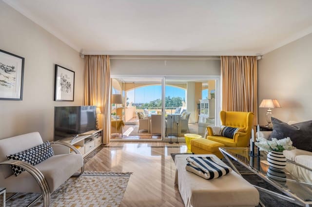 2 soveværelse Lejlighed til salg i Elviria, Marbella med swimmingpool garage - € 695.000 (Ref: 9696711)