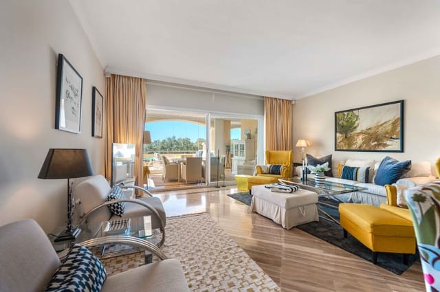 2 soveværelse Lejlighed til salg i Elviria, Marbella med swimmingpool garage - € 695.000 (Ref: 9696711)