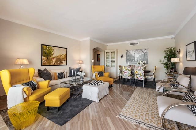 2 soveværelse Lejlighed til salg i Elviria, Marbella med swimmingpool garage - € 695.000 (Ref: 9696711)