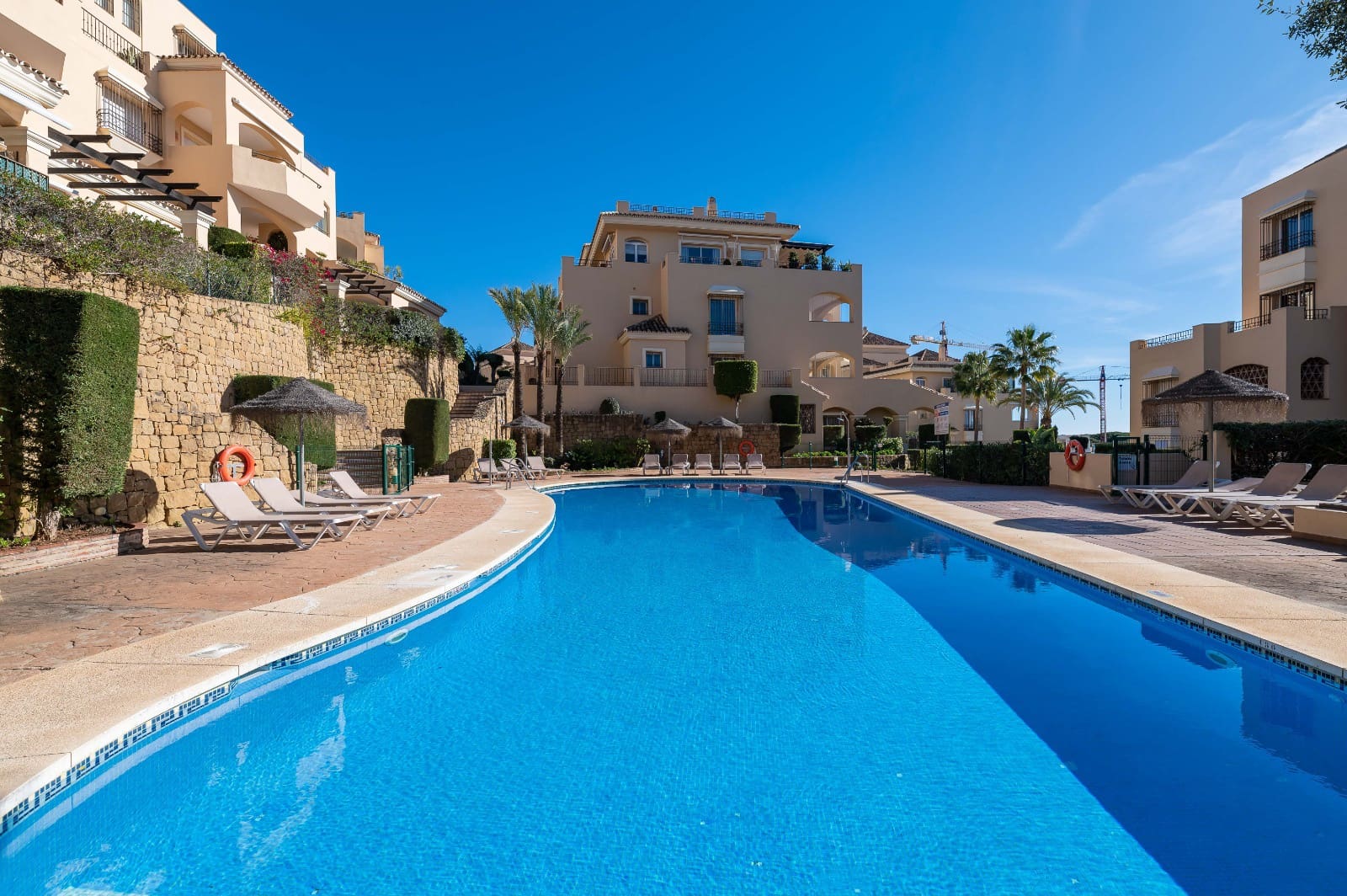 2 Zimmer Apartment zu verkaufen in Elviria mit Pool Garage - 695.000 € (Ref: 9696711)