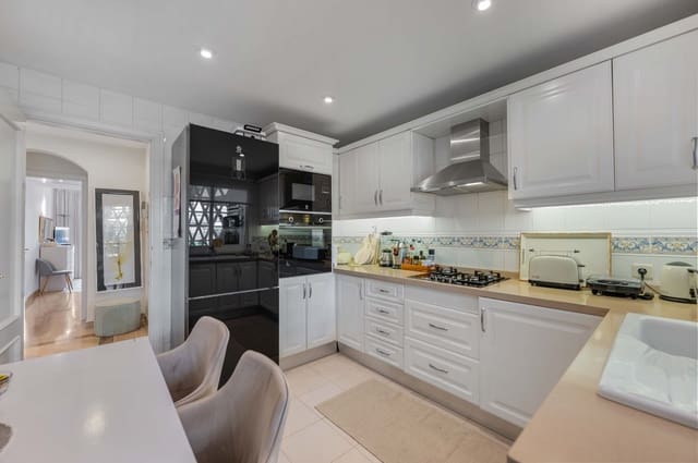 2 quarto Apartamento para venda em Elviria, Marbella com piscina - 750 000 € (Ref: 9696753)