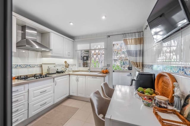 2 quarto Apartamento para venda em Elviria, Marbella com piscina - 750 000 € (Ref: 9696753)