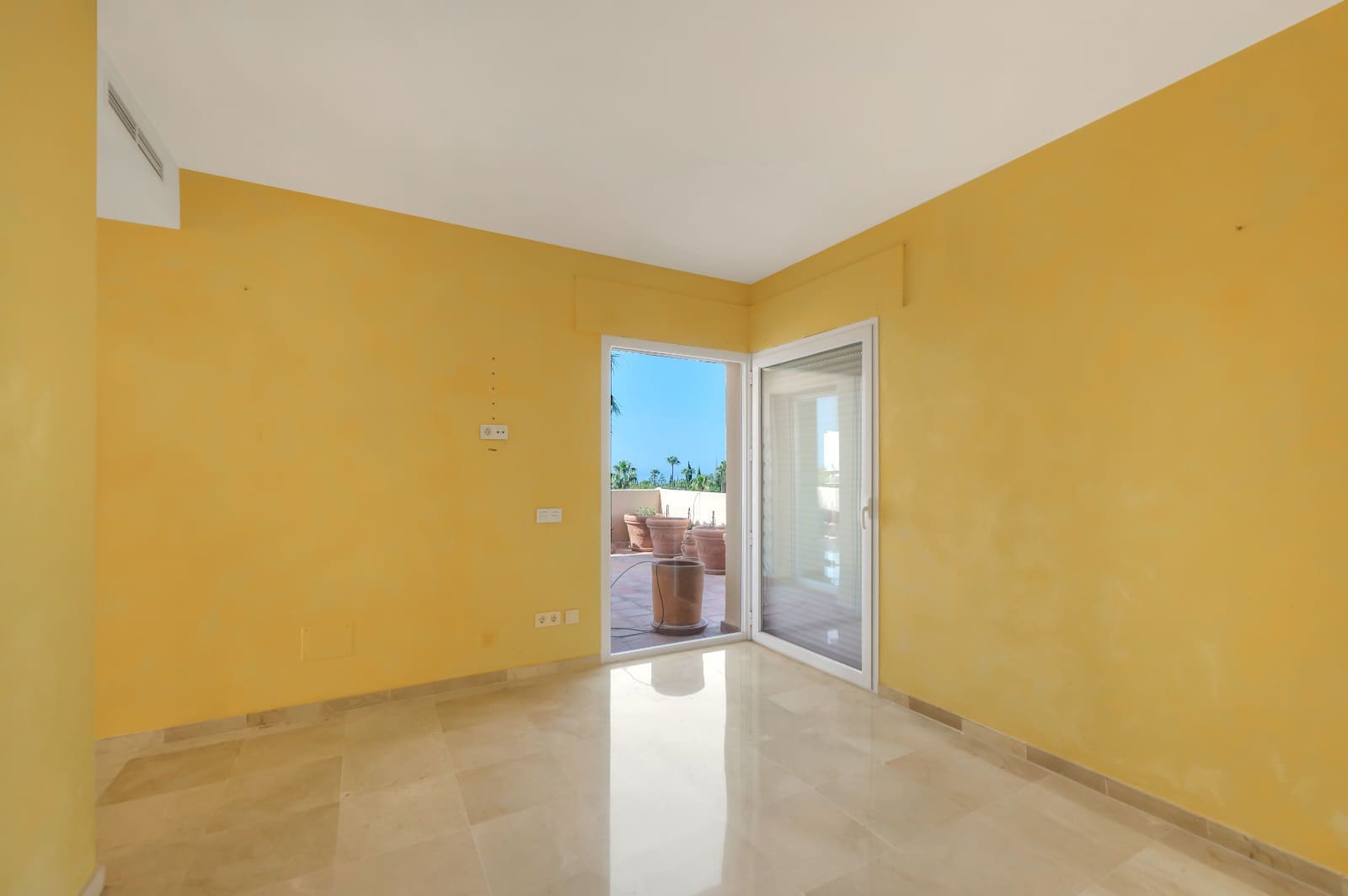 3 soverom Leilighet til salgs i Elviria med svømmebasseng garasje - € 997 000 (Ref: 9713381)