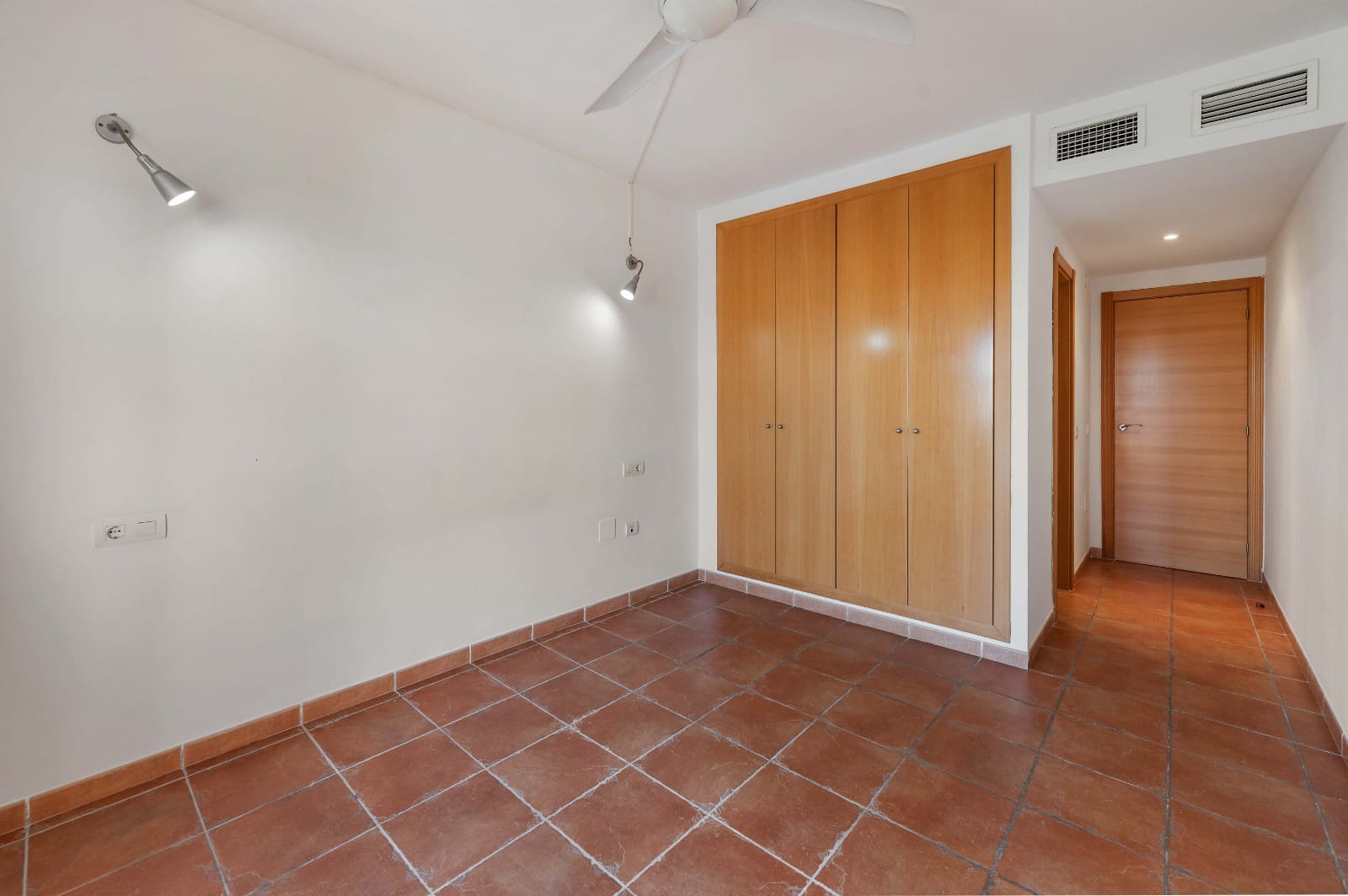 2 soverom Leilighet til salgs i Fuengirola med svømmebasseng garasje - € 328 000 (Ref: 9714059)