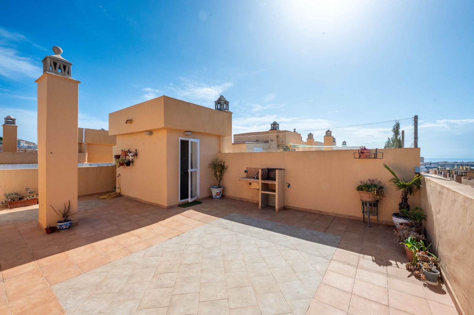 2 soverom Leilighet til salgs i Fuengirola med svømmebasseng garasje - € 328 000 (Ref: 9714059)