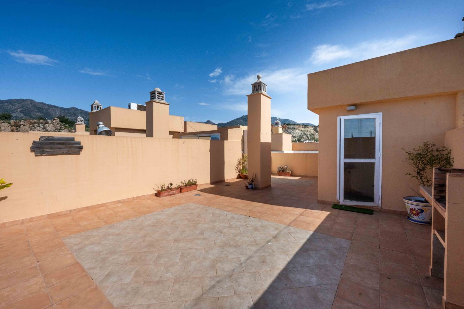 2 soverom Leilighet til salgs i Fuengirola med svømmebasseng garasje - € 328 000 (Ref: 9714059)