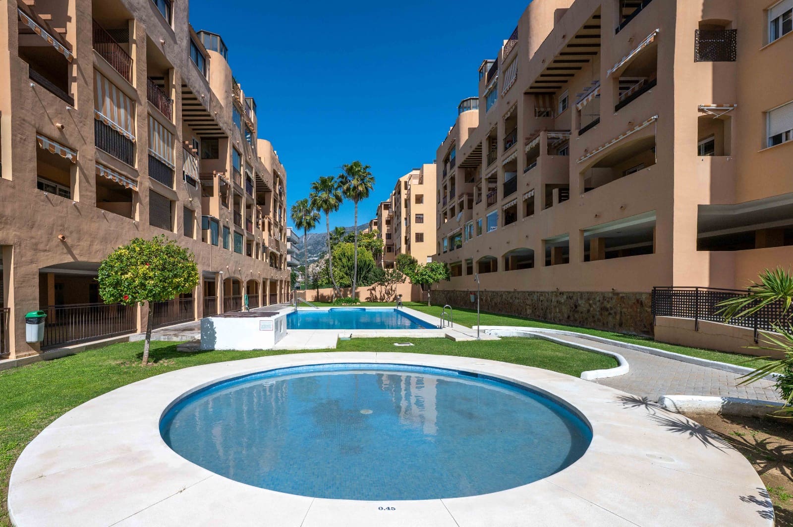 2 soverom Leilighet til salgs i Fuengirola med svømmebasseng garasje - € 328 000 (Ref: 9714059)