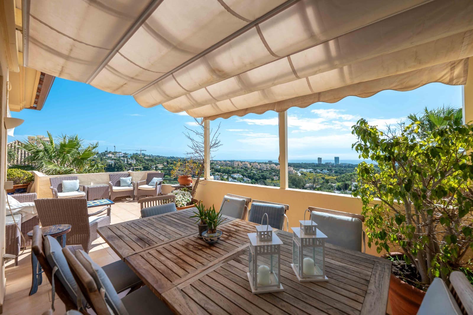 3 makuuhuone Kattohuoneisto myytävänä paikassa Elviria mukana uima-altaan 
autotalli - 1 190 000 € (Ref: 9725101)