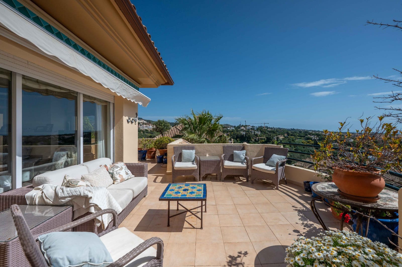 3 makuuhuone Kattohuoneisto myytävänä paikassa Elviria mukana uima-altaan 
autotalli - 1 190 000 € (Ref: 9725101)