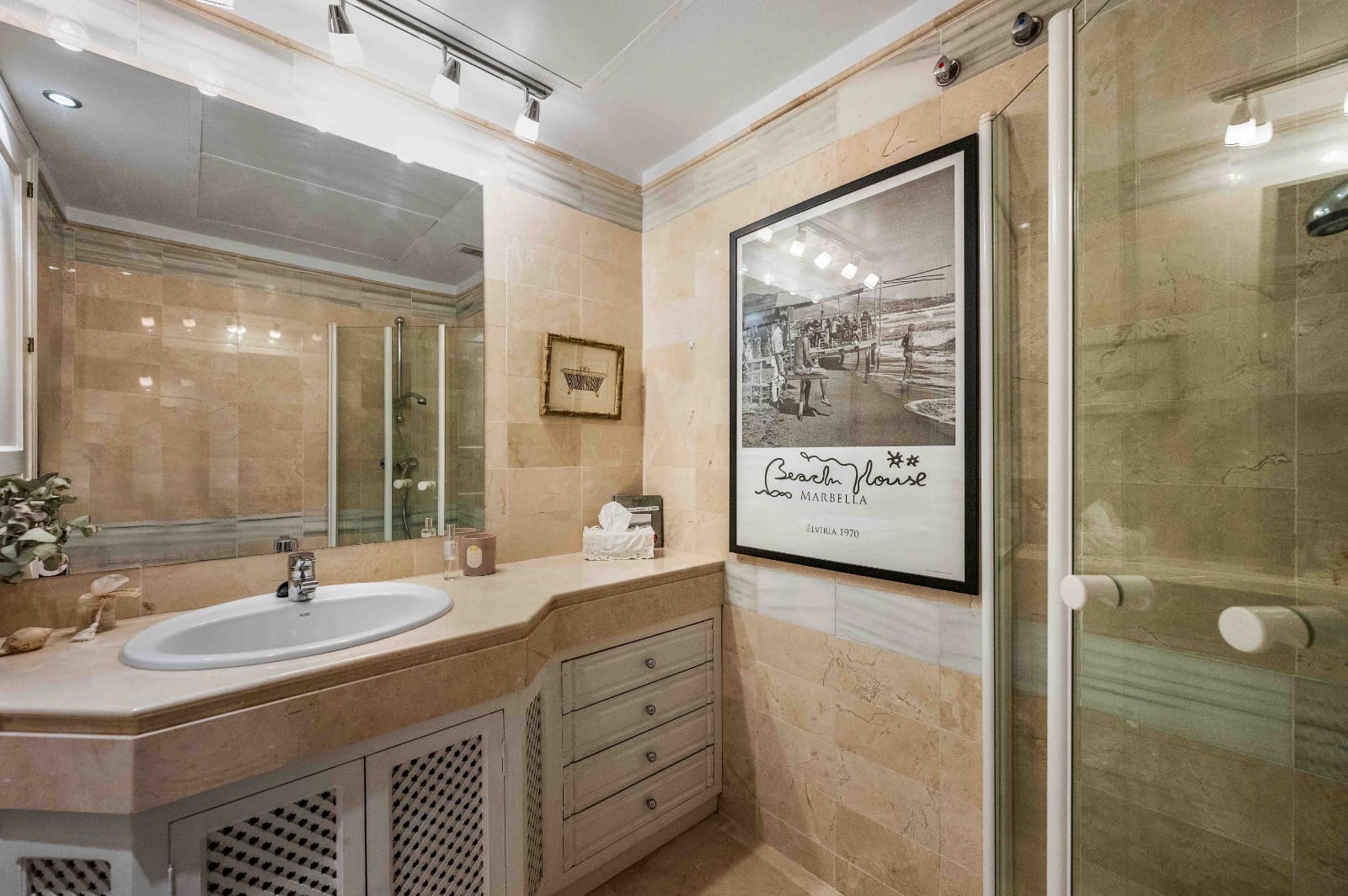 3 makuuhuone Kattohuoneisto myytävänä paikassa Elviria mukana uima-altaan 
autotalli - 1 190 000 € (Ref: 9725101)