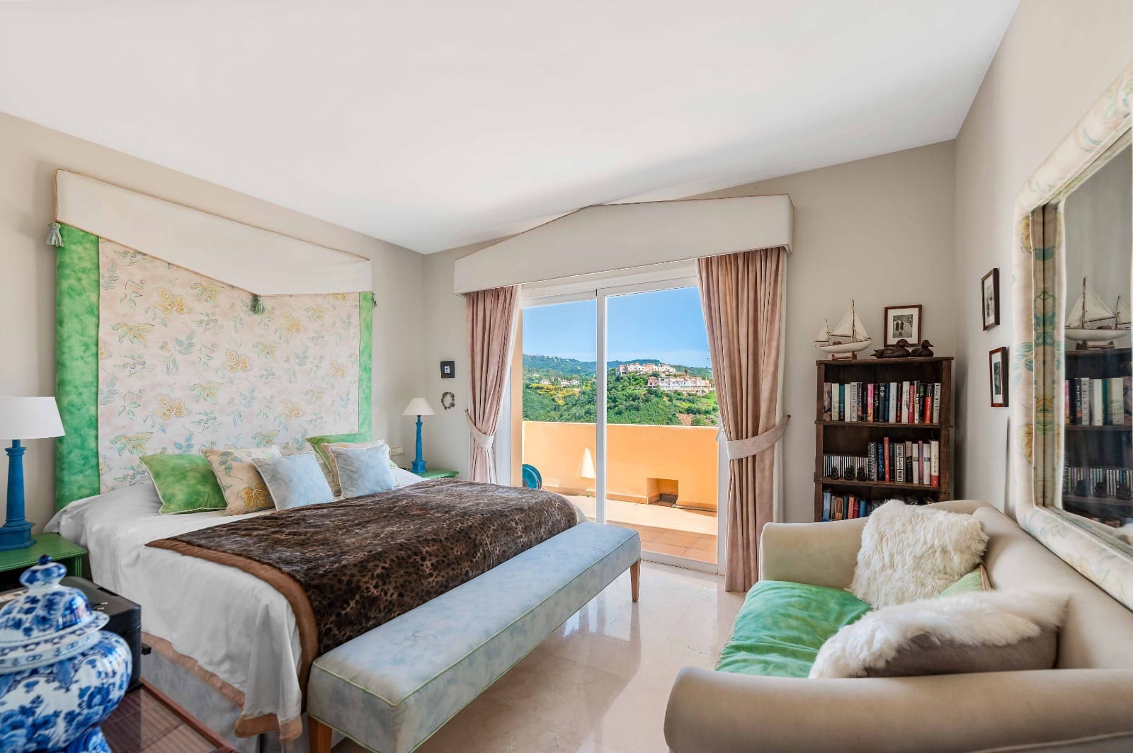 3 makuuhuone Kattohuoneisto myytävänä paikassa Elviria mukana uima-altaan 
autotalli - 1 190 000 € (Ref: 9725101)