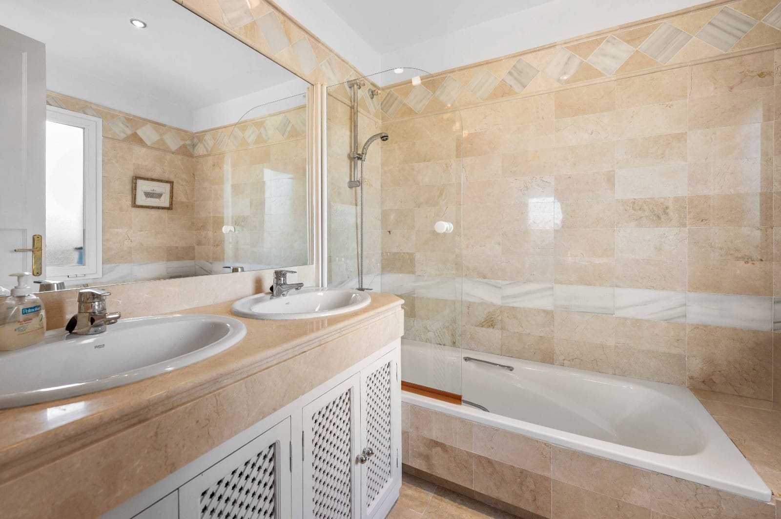 3 makuuhuone Kattohuoneisto myytävänä paikassa Elviria mukana uima-altaan 
autotalli - 1 190 000 € (Ref: 9725101)