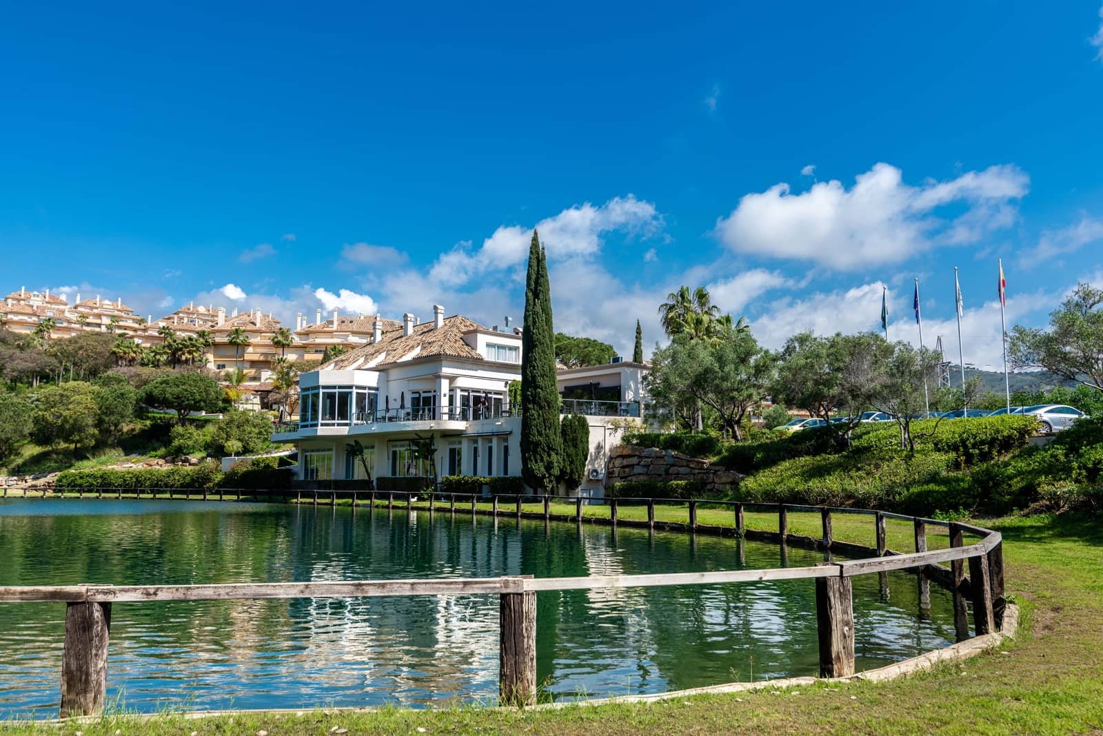 3 makuuhuone Kattohuoneisto myytävänä paikassa Elviria mukana uima-altaan 
autotalli - 1 190 000 € (Ref: 9725101)