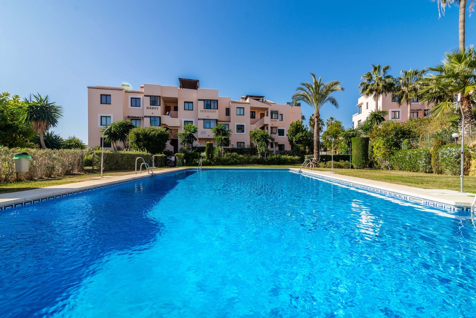 3 Zimmer Apartment zu verkaufen in Elviria mit Pool Garage - 630.000 € (Ref: 9769115)
