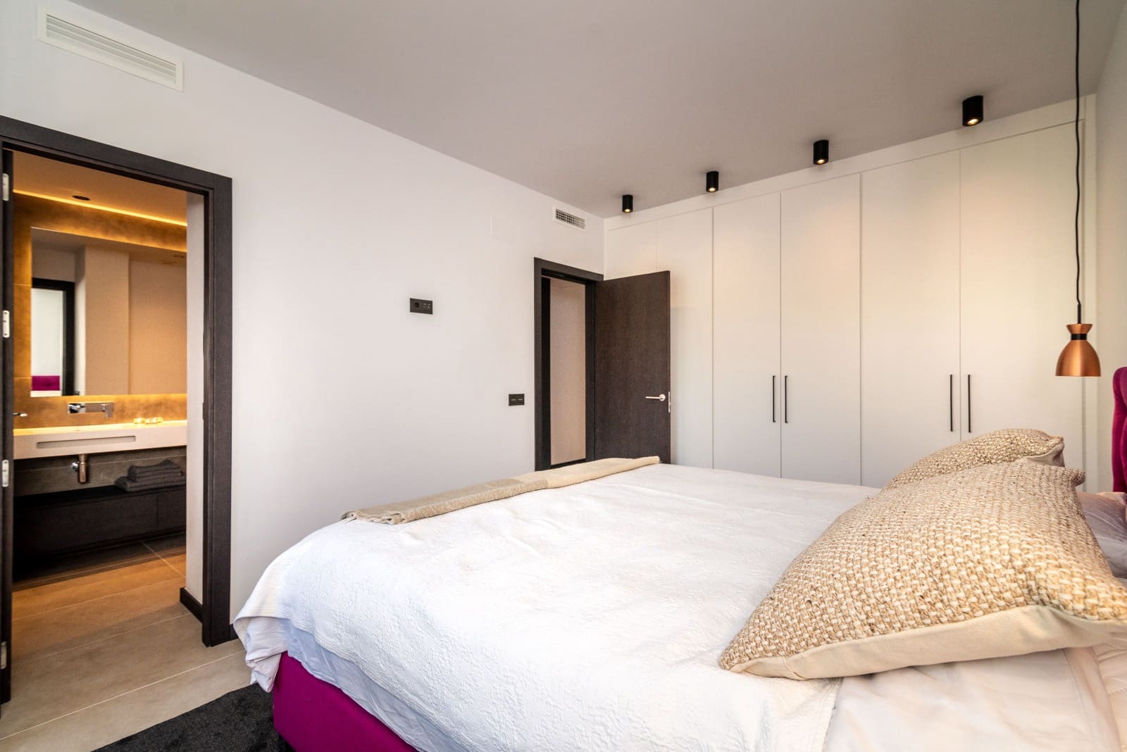 3 sovrum Strandlägenhet till salu i Elviria med pool - 735 000 € (Ref: 9800005)