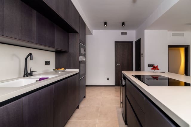 3 slaapkamer Strandappartement te koop in Elviria, Marbella met zwembad - € 735.000 (Ref: 9800005)