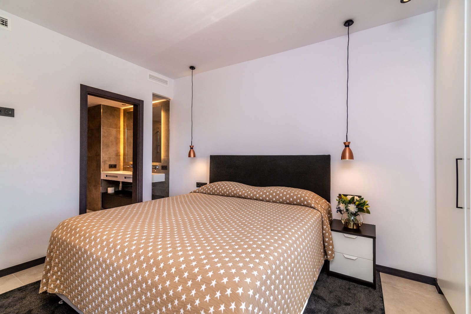 3 sovrum Strandlägenhet till salu i Elviria med pool - 735 000 € (Ref: 9800005)