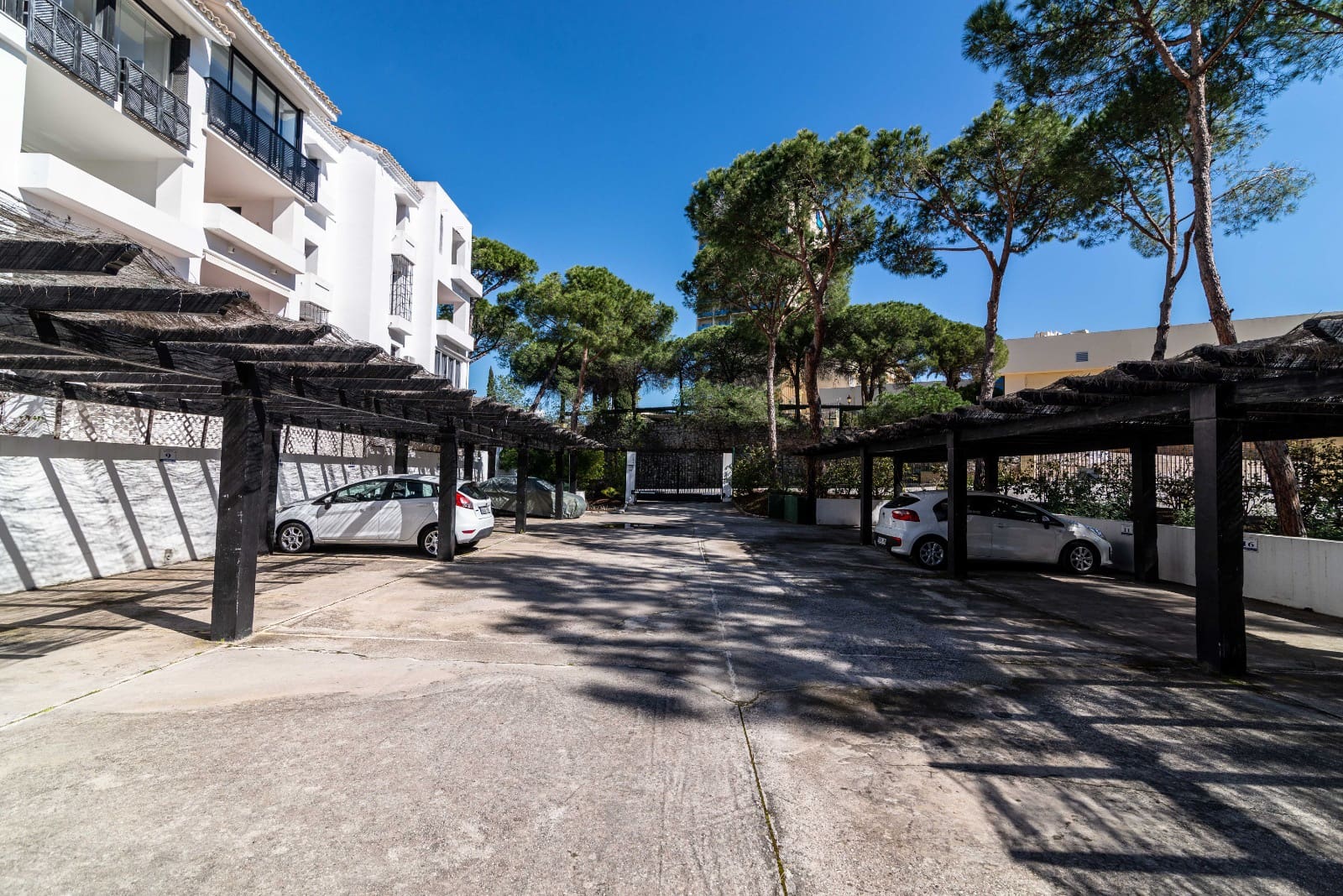 3 sovrum Strandlägenhet till salu i Elviria med pool - 735 000 € (Ref: 9800005)