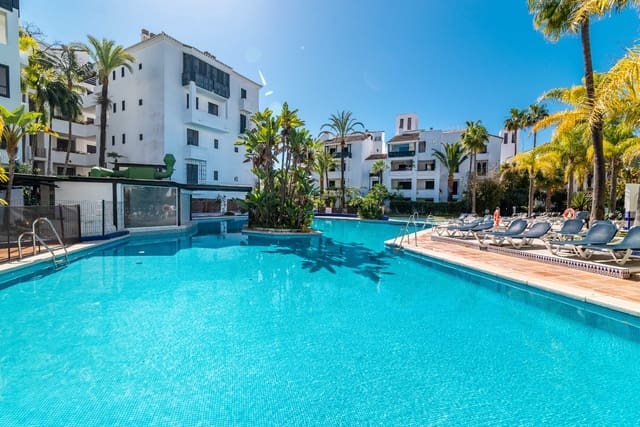 3 slaapkamer Strandappartement te koop in Elviria, Marbella met zwembad - € 735.000 (Ref: 9800005)