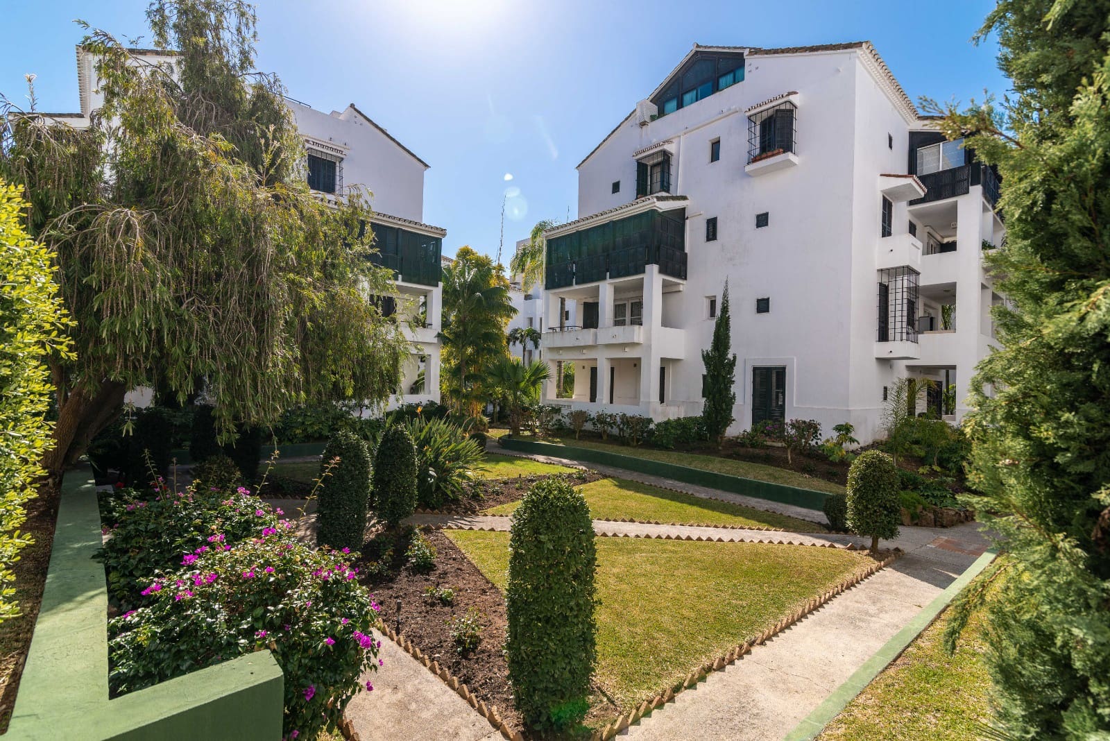 3 sovrum Strandlägenhet till salu i Elviria med pool - 735 000 € (Ref: 9800005)