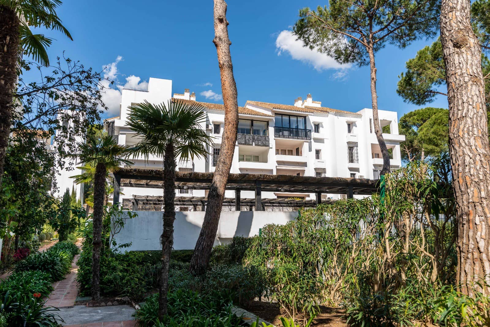 3 sovrum Strandlägenhet till salu i Elviria med pool - 735 000 € (Ref: 9800005)