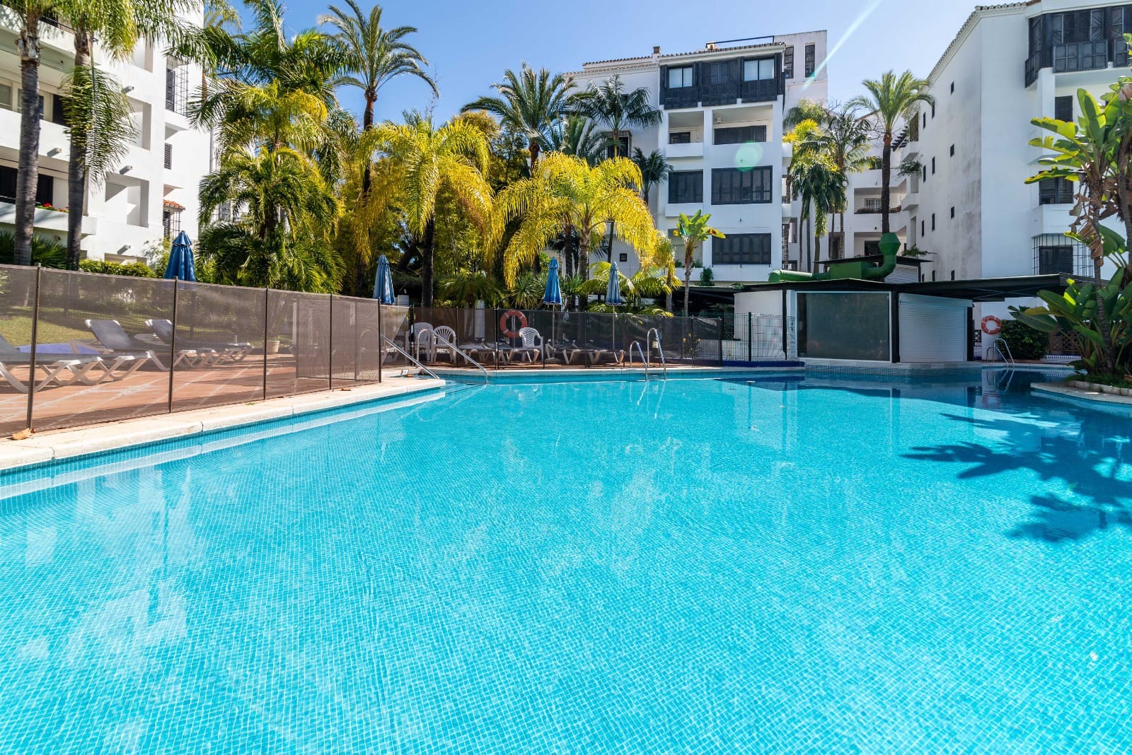 3 sovrum Strandlägenhet till salu i Elviria med pool - 735 000 € (Ref: 9800005)